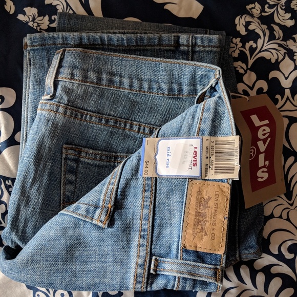 Levi's Mid Rise Boot Cut Jeans - Picture 5 of 5